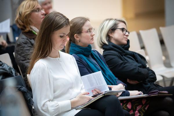 FOTO WIEN: Poisoned Pictures – Photography & Ecology (Festivalzentrale, 5.4.2019) https://fotowien.at/de/programme-2019/congress/poisoned-pictures-photography-ecology/ | Foto: eSeL Foto: eSeL.at - Lorenz Seidler