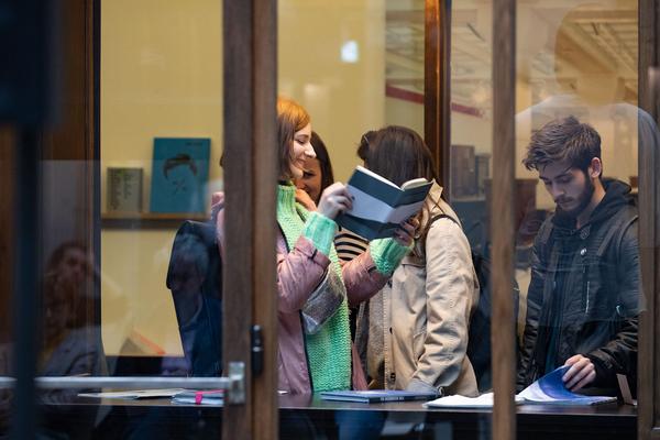 FOTO WIEN: Poisoned Pictures – Photography & Ecology (Festivalzentrale, 5.4.2019) https://fotowien.at/de/programme-2019/congress/poisoned-pictures-photography-ecology/ | Foto: eSeL Foto: eSeL.at - Lorenz Seidler