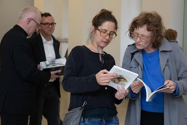 Kunst im öffentlichen Raum Niederösterreich: Buchpräsentation Ines Doujak, Tatiana Lecomte & Band 11 und Band 12  zur Kunst im öffentlichen Raum Niederösterreich 
(21.5.2019, Kunstraum Niederösterreich) http://www.publicart.at/de/kalender/?pid=982 | Foto: eSeL Foto: eSeL.at - Lorenz Seidler