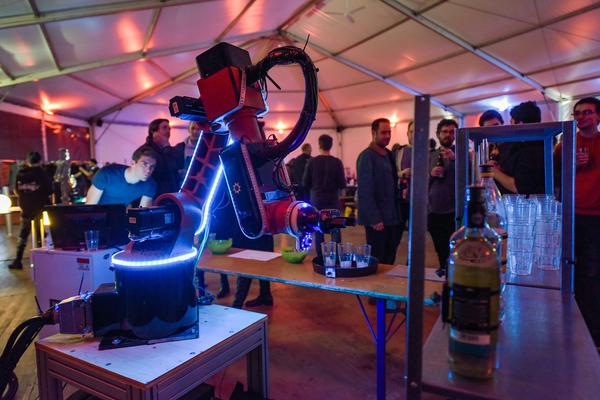 Roboexotica 2019. Festival for Cocktailrobotic (28.11. - 1.12.2019) https://esel.at/termin/103954 | Foto: eSeL.at - Joanna Pianka Foto: eSeL.at - Joanna Pianka