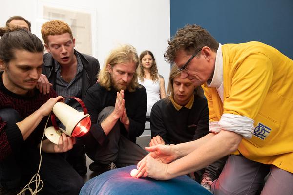 Galerie Krobath: Performance Sophie Süßmilch & Vito Baumüller "Kokon" (Vienna Art Week, 22.11.2019) https://esel.at/termin/104025 | Foto: eSeL Foto: eSeL.at - Lorenz Seidler