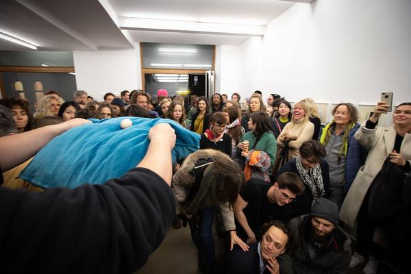 Galerie Krobath: Performance Sophie Süßmilch & Vito Baumüller "Kokon" (Vienna Art Week, 22.11.2019) https://esel.at/termin/104025 | Foto: eSeL Foto: eSeL.at - Lorenz Seidler