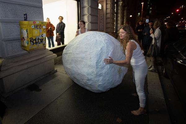 Galerie Krobath: Performance Sophie Süßmilch & Vito Baumüller "Kokon" (Vienna Art Week, 22.11.2019) https://esel.at/termin/104025 | Foto: eSeL Foto: eSeL.at - Lorenz Seidler