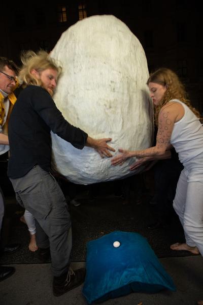 Galerie Krobath: Performance Sophie Süßmilch & Vito Baumüller "Kokon" (Vienna Art Week, 22.11.2019) https://esel.at/termin/104025 | Foto: eSeL Foto: eSeL.at - Lorenz Seidler