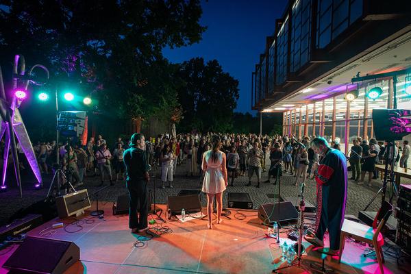 Belvedere 21: Konzert "Manuela" @ Sommerfest 2019 (5.7.2019)  https://www.belvedere21.at/sommerfest | Foto: eSeL| Foto: eSeL Foto: eSeL.at - Lorenz Seidler