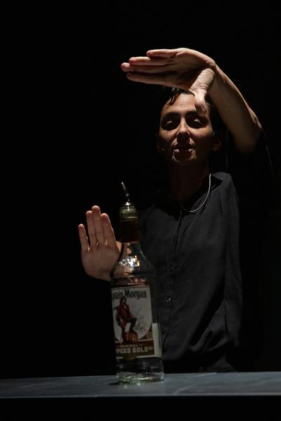 brut: Stefanie Sourial - Colonial Cocktail.
Volume 2: Spirits mit Special Guest Hyo Lee (9. - 13.5.2019, studio brut) https://esel.cc/brut_colonialcocktail2 Foto: eSeL.at - Lorenz Seidler