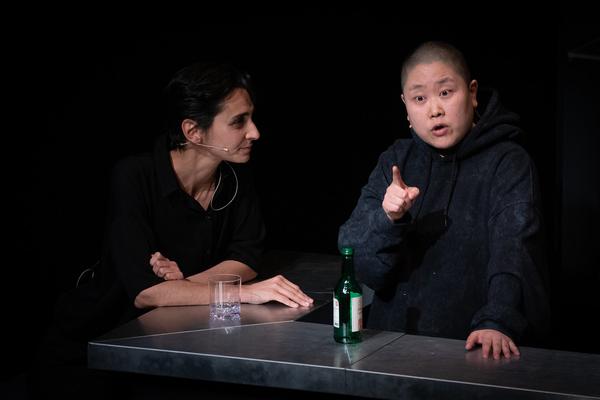 brut: Stefanie Sourial - Colonial Cocktail.
Volume 2: Spirits mit Special Guest Hyo Lee (9. - 13.5.2019, studio brut) https://esel.cc/brut_colonialcocktail2 Foto: eSeL.at - Lorenz Seidler