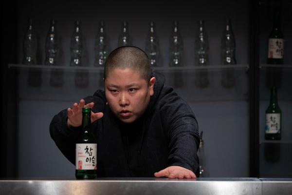 brut: Stefanie Sourial - Colonial Cocktail.
Volume 2: Spirits mit Special Guest Hyo Lee (9. - 13.5.2019, studio brut) https://esel.cc/brut_colonialcocktail2 Foto: eSeL.at - Lorenz Seidler