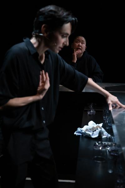 brut: Stefanie Sourial - Colonial Cocktail.
Volume 2: Spirits mit Special Guest Hyo Lee (9. - 13.5.2019, studio brut) https://esel.cc/brut_colonialcocktail2 Foto: eSeL.at - Lorenz Seidler