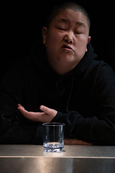 brut: Stefanie Sourial - Colonial Cocktail.
Volume 2: Spirits mit Special Guest Hyo Lee (9. - 13.5.2019, studio brut) https://esel.cc/brut_colonialcocktail2 Foto: eSeL.at - Lorenz Seidler