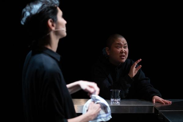 brut: Stefanie Sourial - Colonial Cocktail.
Volume 2: Spirits mit Special Guest Hyo Lee (9. - 13.5.2019, studio brut) https://esel.cc/brut_colonialcocktail2 Foto: eSeL.at - Lorenz Seidler