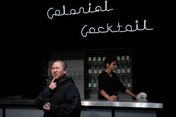 brut: Stefanie Sourial - Colonial Cocktail.
Volume 2: Spirits mit Special Guest Hyo Lee (9. - 13.5.2019, studio brut) https://esel.cc/brut_colonialcocktail2 Foto: eSeL.at - Lorenz Seidler