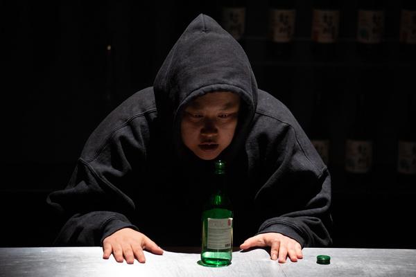 brut: Stefanie Sourial - Colonial Cocktail.Volume 2: Spirits mit Special Guest Hyo Lee (9. - 13.5.2019, studio brut) https://esel.cc/brut_colonialcocktail2 Foto: eSeL.at - Lorenz Seidler