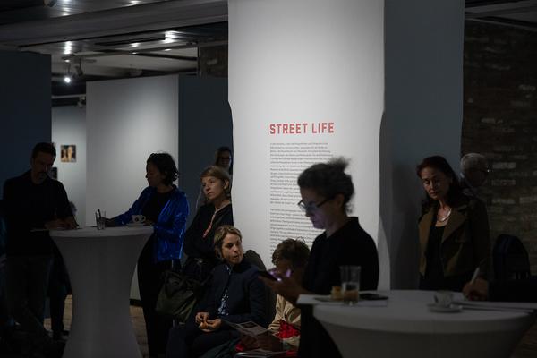 Kunst Haus Wien: Street Life Photography. Street Photography aus sieben Jahrzehnten (11.09.19 - 16.02.20) http://www.kunsthauswien.com/de/ausstellungen/street-life-photography | Foto: eSeL Foto: eSeL.at - Lorenz Seidler