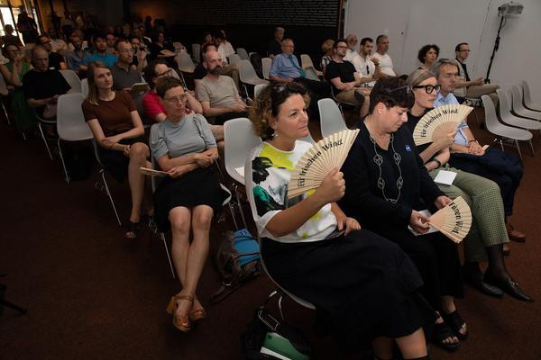 Architekturzentrum Wien: Symposium
"Serielles Bauen meets Wiener Wohnbau
Ein Symposium von Az W und IBA_Wien" (14.6.2019) https://www.azw.at/de/termin/serielles-bauen-meets-wiener-wohnbau | Foto: eSeL Foto: eSeL.at - Lorenz Seidler