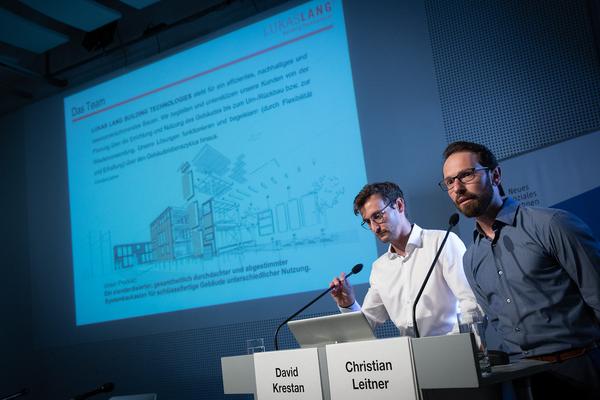 Architekturzentrum Wien: David Krestan & Christian Leitner @ Symposium
"Serielles Bauen meets Wiener Wohnbau
Ein Symposium von Az W und IBA_Wien" (14.6.2019) https://www.azw.at/de/termin/serielles-bauen-meets-wiener-wohnbau | Foto: eSeL Foto: eSeL.at - Lorenz Seidler