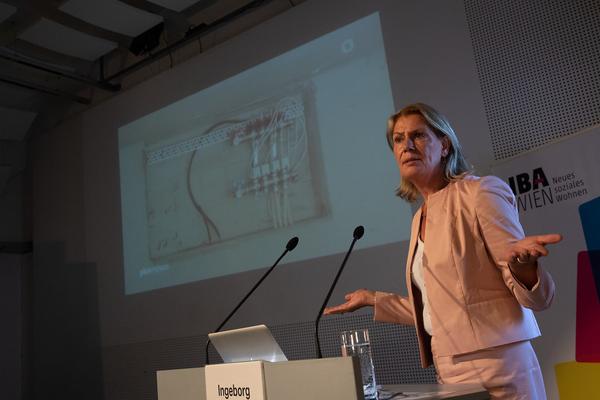 Architekturzentrum Wien: Ingeborg Esser @ Symposium
"Serielles Bauen meets Wiener Wohnbau
Ein Symposium von Az W und IBA_Wien" (14.6.2019) https://www.azw.at/de/termin/serielles-bauen-meets-wiener-wohnbau | Foto: eSeL Foto: eSeL.at - Lorenz Seidler