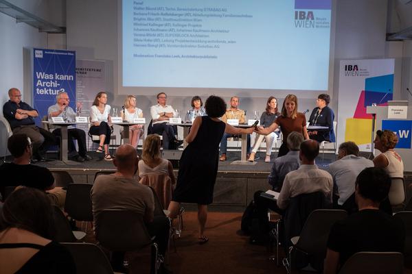 Architekturzentrum Wien: Symposium
"Serielles Bauen meets Wiener Wohnbau
Ein Symposium von Az W und IBA_Wien" (14.6.2019) https://www.azw.at/de/termin/serielles-bauen-meets-wiener-wohnbau | Foto: eSeL Foto: eSeL.at - Lorenz Seidler