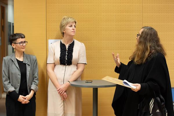 The Dissident Goddesses‘ Network Temple Architecture Price 2019: Barbara Ungepflegt & Ela Posch  (29.11.2019) https://esel.at/termin/104029 | Foto: eSeL Foto: eSeL.at - Lorenz Seidler