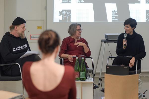 Kunstraum Niederösterreich: Throwback 2: The Enforced Dress (21.11.2019) http://kunstraum.net | http://www.viennaartweek.at | Foto: eSeL Foto: eSeL.at - Joanna Pianka