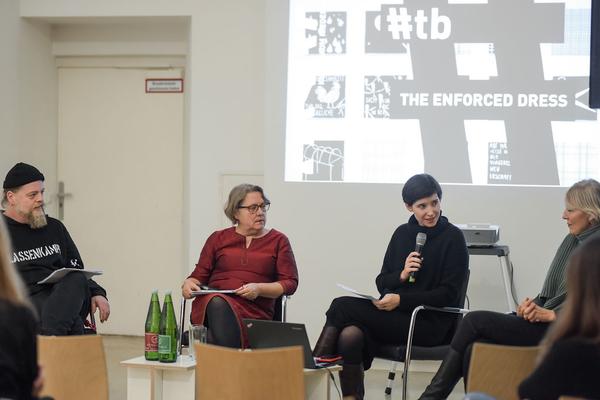 Kunstraum Niederösterreich: Throwback 2: The Enforced Dress (21.11.2019) http://kunstraum.net | http://www.viennaartweek.at | Foto: eSeL Foto: eSeL.at - Joanna Pianka