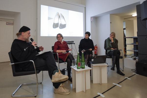 Kunstraum Niederösterreich: Throwback 2: The Enforced Dress (21.11.2019) http://kunstraum.net | http://www.viennaartweek.at | Foto: eSeL Foto: eSeL.at - Joanna Pianka