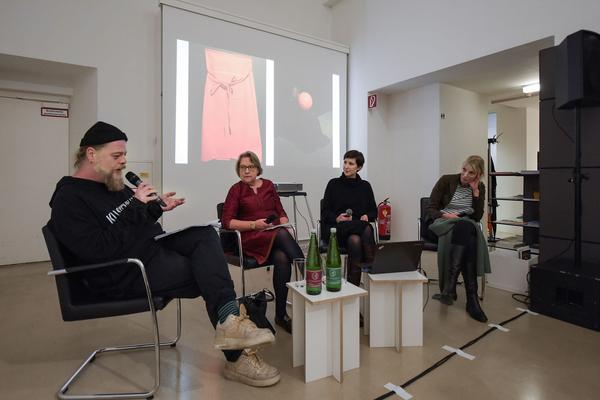 Kunstraum Niederösterreich: Throwback 2: The Enforced Dress (21.11.2019) http://kunstraum.net | http://www.viennaartweek.at | Foto: eSeL Foto: eSeL.at - Joanna Pianka
