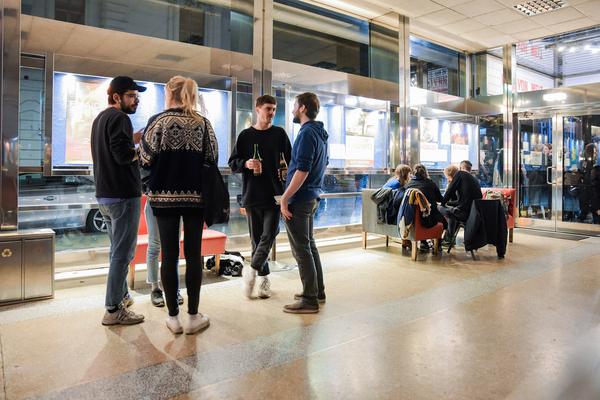 Vienna Art Book Fair #1: Party (Gartenbaukino, 5.10. 2019) https://esel.at/termin/103182 | Foto: eSeL.at - Joanna Pianka Foto: eSeL.at – Joanna Pianka