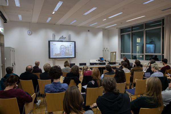 Vienna Art Week 2019: Das Nachleben der Vorhaut – Nekropolitik und Biokunst. MIT Press Leonardo LASER Talk (Angewandte @ Zentrum for Public Health, 18.11.2019) https://www.viennaartweek.at | Foto: eSeL Foto: eSeL.at - Lorenz Seidler
