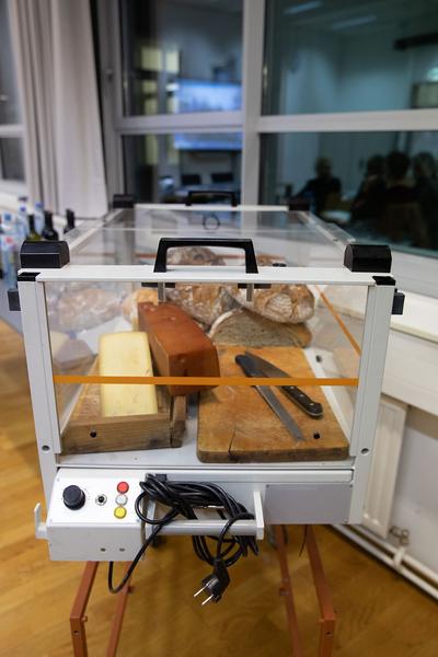 Vienna Art Week 2019: Das Nachleben der Vorhaut – Nekropolitik und Biokunst. MIT Press Leonardo LASER Talk (Angewandte @ Zentrum for Public Health, 18.11.2019) https://www.viennaartweek.at | Foto: eSeL Foto: eSeL.at - Lorenz Seidler