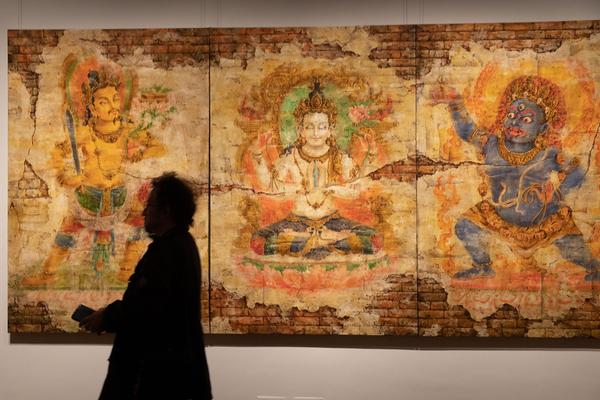 Vienna Art Week 2019: Nepal Art Now. Direktorenführung mit Christian Schicklgruber (flat 1, 19.11.2019) https://www.viennaartweek.at | Foto: eSeL Foto: eSeL.at - Lorenz Seidler