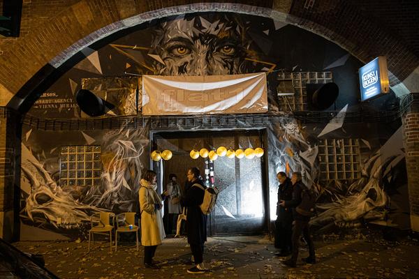 Vienna Art Week 2019: Whenever the Gaslight goes low… Performance-Programm am Eröffnungsabend (flat 1, 19.11.2019) https://www.viennaartweek.at | Foto: eSeL Foto: eSeL.at - Lorenz Seidler