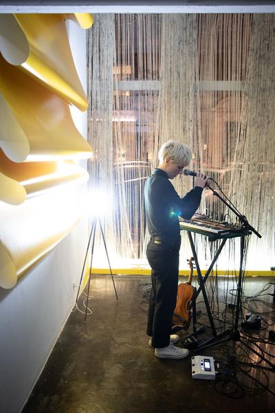 Gallery 12–14 contemporary: "If the World Has Changed Enough". Konzert Tony Renaissance (20.11.2019) http://12-14.org | https://www.viennaartweek.at | Foto: eSeL Foto: eSeL.at - Lorenz Seidler