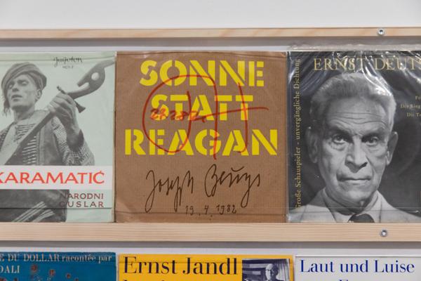 Schule für Dichtung: Vinyl Poetics (25.9.2019 - 28.2.2020) https://esel.at/termin/103047/vinyl-poetics | Foto: eSeL Foto: eSeL.at - Lorenz Seidler