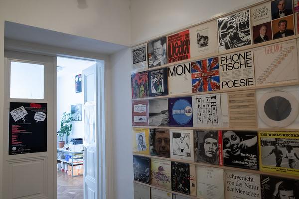 Schule für Dichtung: Vinyl Poetics (25.9.2019 - 28.2.2020) https://esel.at/termin/103047/vinyl-poetics | Foto: eSeL Foto: eSeL.at - Lorenz Seidler