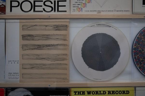 Schule für Dichtung: Vinyl Poetics (25.9.2019 - 28.2.2020) https://esel.at/termin/103047/vinyl-poetics | Foto: eSeL Foto: eSeL.at - Lorenz Seidler