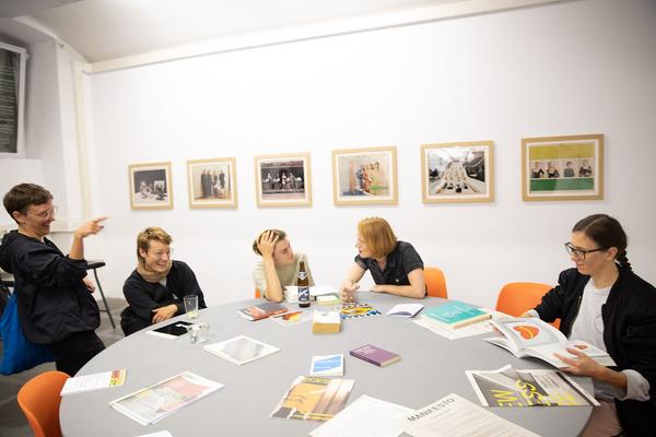 das weisse haus: "„Wie wir arbeiten wollen – Kollektives Handeln und künstlerische Komplizinnenschaft“(02.10. – 9.11.2019) https://w.dasweissehaus.at | Foto: eSeL Foto: eSeL.at - Lorenz Seidler