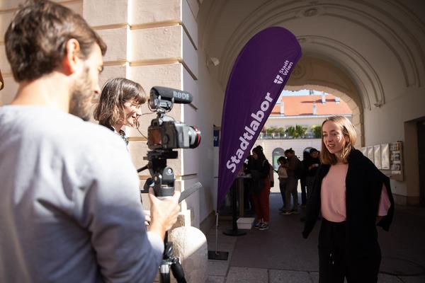AzW Stadtlabor: Wie Wir Wohnen. Schlüsselübergabe (21.9.2019) https://stadtlabore.wien.gv.at/site/willst-du-hier-wohnen | Foto: eSeL Foto: eSeL.at - Lorenz Seidler