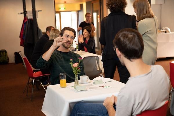 AzW Stadtlabor: Wie Wir Wohnen. Schlüsselübergabe (21.9.2019) https://stadtlabore.wien.gv.at/site/willst-du-hier-wohnen | Foto: eSeL Foto: eSeL.at - Lorenz Seidler