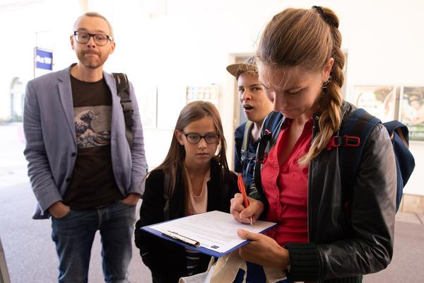 AzW Stadtlabor: Wie Wir Wohnen. Schlüsselübergabe (21.9.2019) https://stadtlabore.wien.gv.at/site/willst-du-hier-wohnen | Foto: eSeL Foto: eSeL.at - Lorenz Seidler