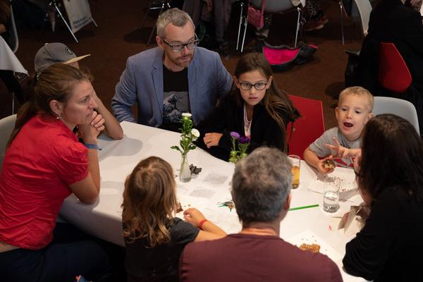 AzW Stadtlabor: Wie Wir Wohnen. Schlüsselübergabe (21.9.2019) https://stadtlabore.wien.gv.at/site/willst-du-hier-wohnen | Foto: eSeL Foto: eSeL.at - Lorenz Seidler