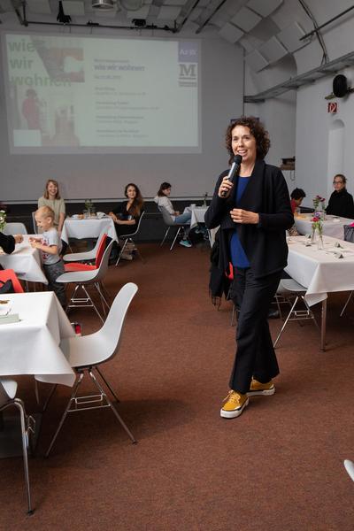 AzW Stadtlabor: Wie Wir Wohnen. Schlüsselübergabe (21.9.2019) https://stadtlabore.wien.gv.at/site/willst-du-hier-wohnen | Foto: eSeL Foto: eSeL.at - Lorenz Seidler