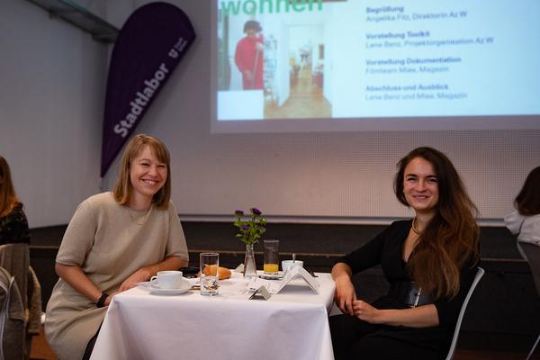 AzW Stadtlabor: Wie Wir Wohnen. Schlüsselübergabe (21.9.2019) https://stadtlabore.wien.gv.at/site/willst-du-hier-wohnen | Foto: eSeL Foto: eSeL.at - Lorenz Seidler