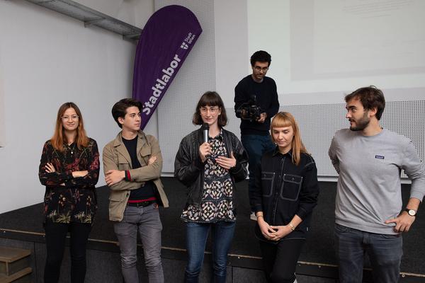 AzW Stadtlabor: Wie Wir Wohnen. Schlüsselübergabe (21.9.2019) https://stadtlabore.wien.gv.at/site/willst-du-hier-wohnen | Foto: eSeL Foto: eSeL.at - Lorenz Seidler