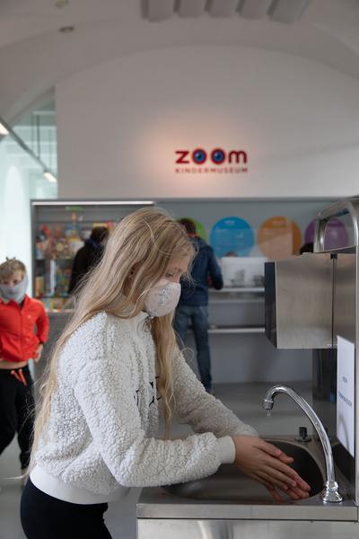 Zoom Kindermuseum: Wiener Kindervorlesung: Rupert Ursin - Kann man durch zwei Türen gleichzeitig gehen? (18.10.2020) https://www.kindermuseum.at/wiener_kindervorlesungen | Foto: eSeL Foto: eSeL.at - Lorenz Seidler