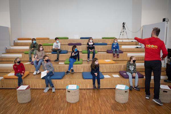 Zoom Kindermuseum: Wiener Kindervorlesung: Rupert Ursin - Kann man durch zwei Türen gleichzeitig gehen? (18.10.2020) https://www.kindermuseum.at/wiener_kindervorlesungen | Foto: eSeL Foto: eSeL.at - Lorenz Seidler
