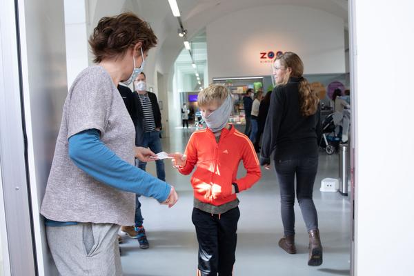 Zoom Kindermuseum: Wiener Kindervorlesung: Rupert Ursin - Kann man durch zwei Türen gleichzeitig gehen? (18.10.2020) https://www.kindermuseum.at/wiener_kindervorlesungen | Foto: eSeL Foto: eSeL.at - Lorenz Seidler