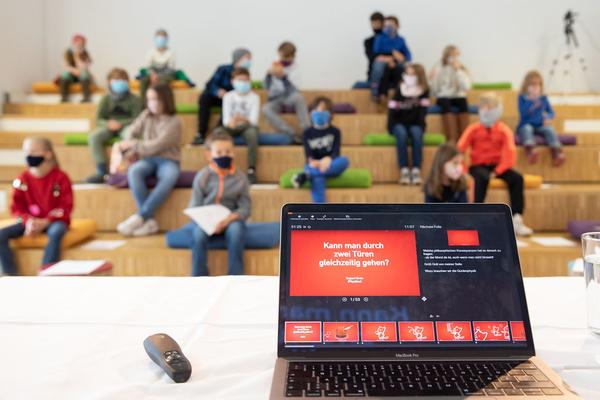 Zoom Kindermuseum: Wiener Kindervorlesung: Rupert Ursin - Kann man durch zwei Türen gleichzeitig gehen? (18.10.2020) https://www.kindermuseum.at/wiener_kindervorlesungen | Foto: eSeL Foto: eSeL.at - Lorenz Seidler