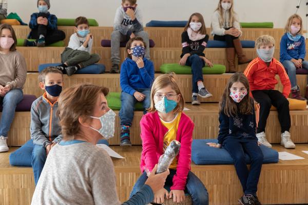 Zoom Kindermuseum: Wiener Kindervorlesung: Rupert Ursin - Kann man durch zwei Türen gleichzeitig gehen? (18.10.2020) https://www.kindermuseum.at/wiener_kindervorlesungen | Foto: eSeL Foto: eSeL.at - Lorenz Seidler