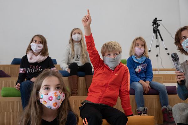 Zoom Kindermuseum: Wiener Kindervorlesung: Rupert Ursin - Kann man durch zwei Türen gleichzeitig gehen? (18.10.2020) https://www.kindermuseum.at/wiener_kindervorlesungen | Foto: eSeL Foto: eSeL.at - Lorenz Seidler